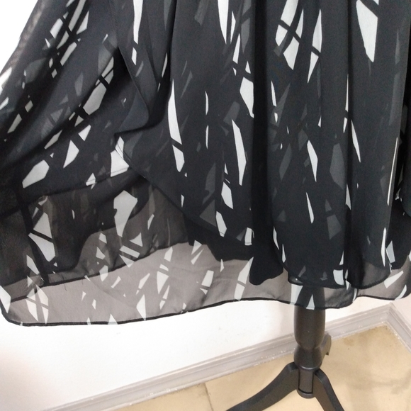 BCBGeneration Bl/Wht Chiffon Dress 12 - Picture 6 of 12